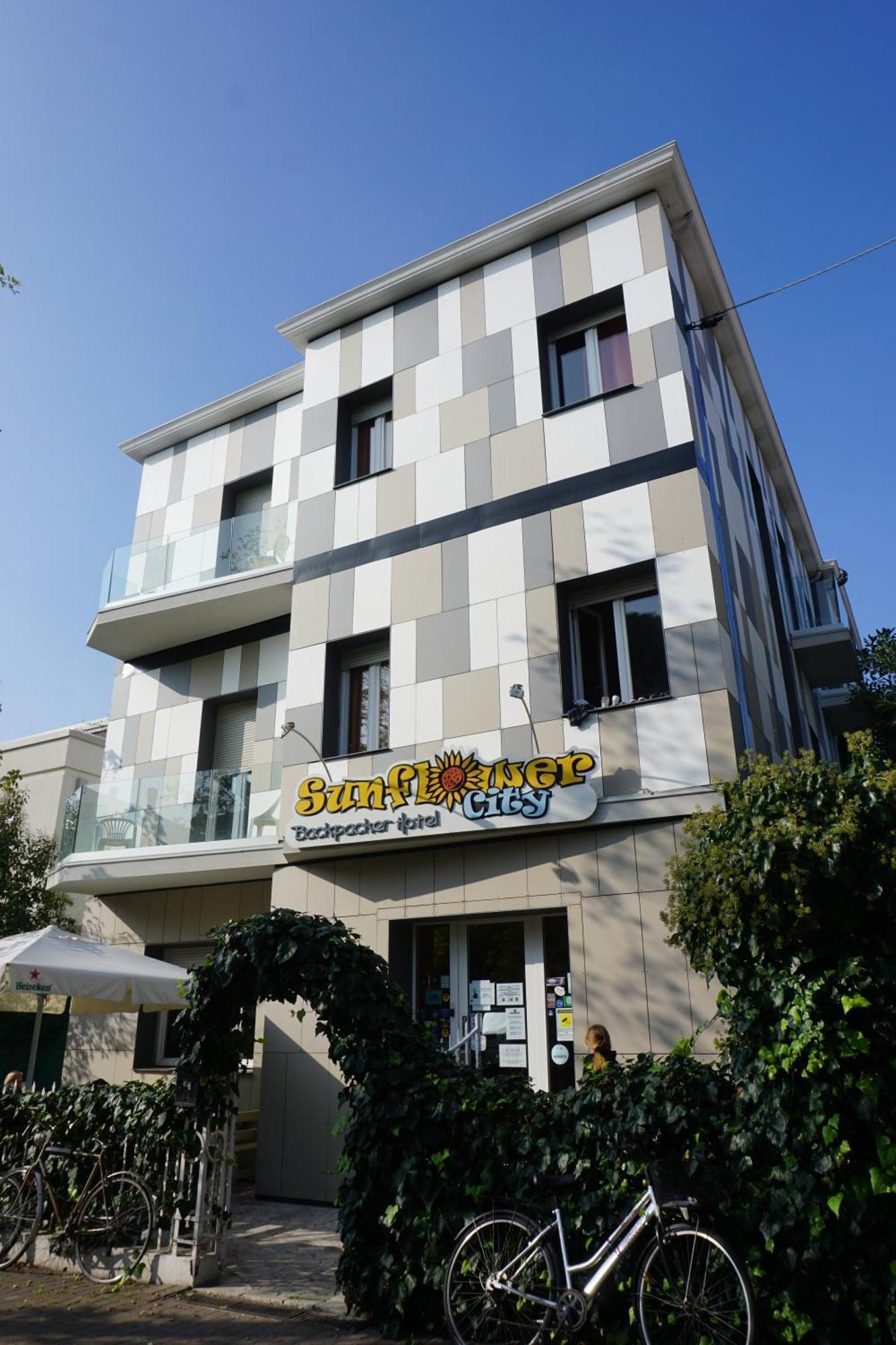 Sunflower City Student Hostel & Bar Rimini Ngoại thất bức ảnh