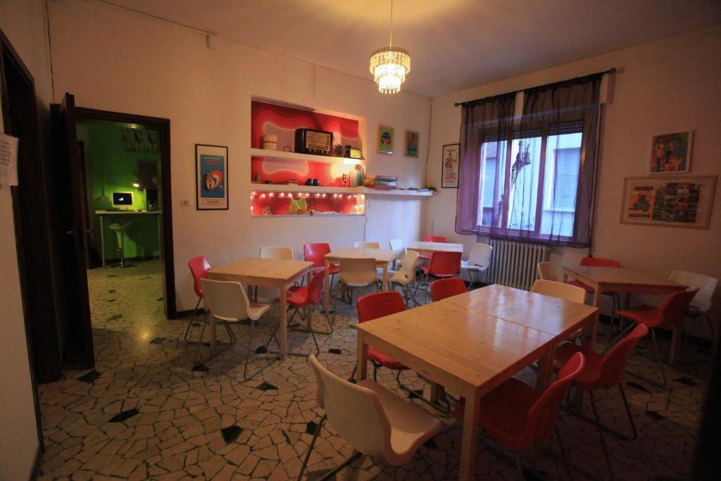 Sunflower City Student Hostel & Bar Rimini Ngoại thất bức ảnh