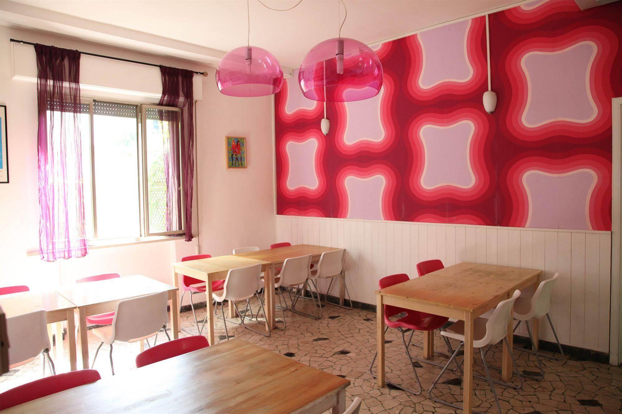 Sunflower City Student Hostel & Bar Rimini Ngoại thất bức ảnh